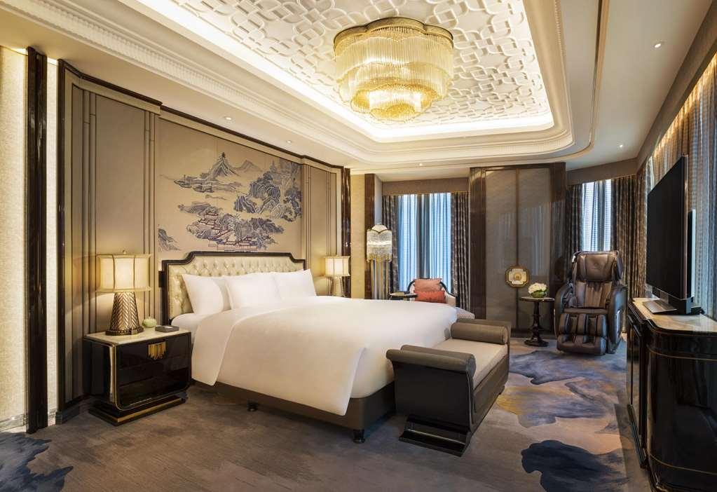 Wanda Reign Chengdu Hotel Room photo