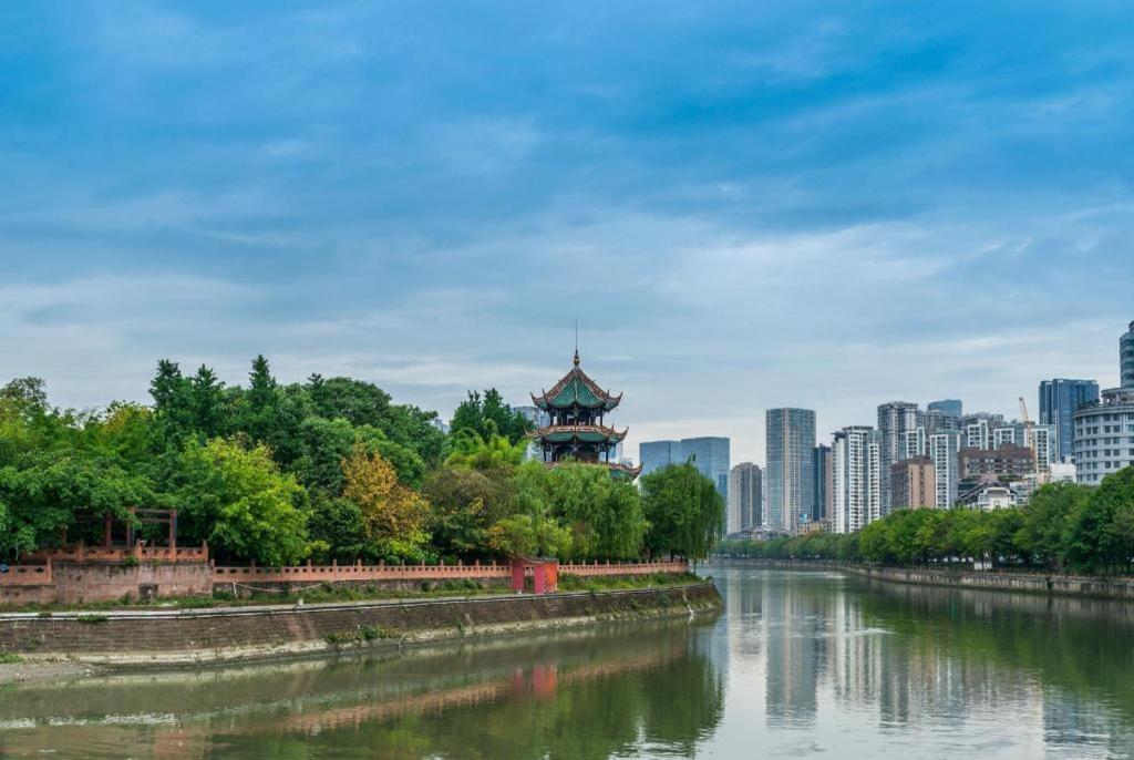 Wanda Reign Chengdu Hotel Exterior photo