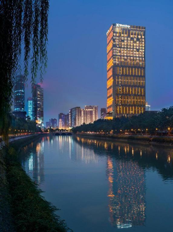 Wanda Reign Chengdu Hotel Exterior photo