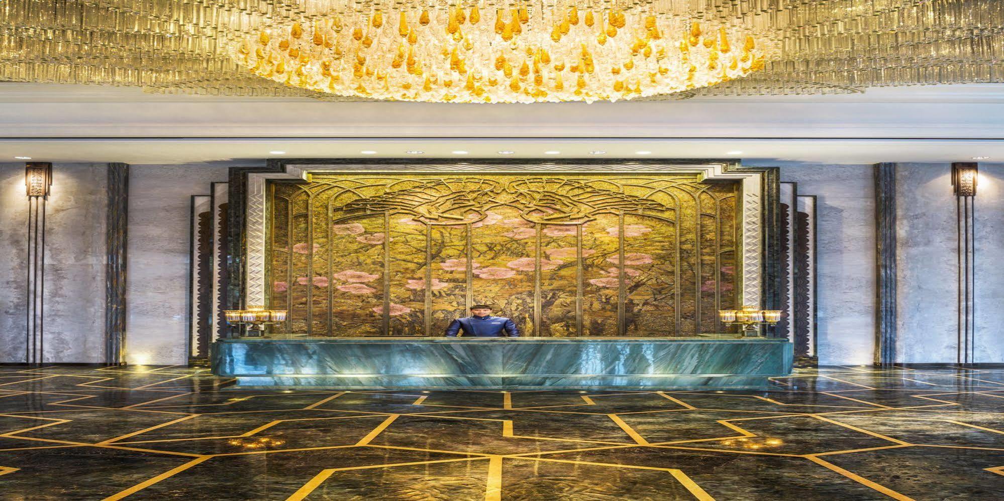 Wanda Reign Chengdu Hotel Exterior photo